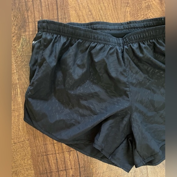 Nwt nike running shorts women sz large drifit - Picture 2 of 9